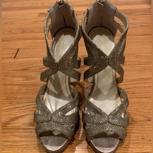 Women's sparkly heels size 8 1/2